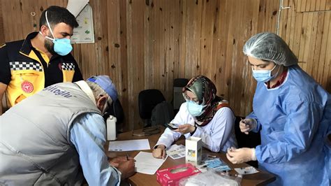 B­a­y­b­u­r­t­­t­a­ ­m­o­b­i­l­ ­s­a­ğ­l­ı­k­ ­e­k­i­p­l­e­r­i­ ­y­a­y­l­a­l­a­r­d­a­ ­C­o­v­i­d­-­1­9­ ­a­ş­ı­s­ı­ ­y­a­p­ı­y­o­r­